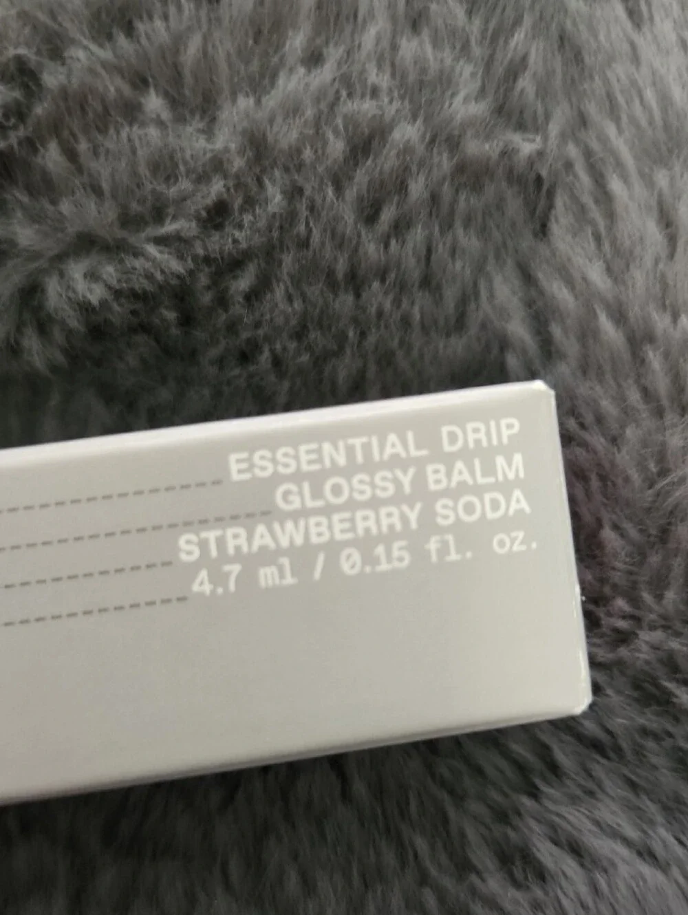 r.e.m. beauty Essential Drip Glossy Balm - Strawberry Soda